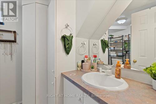 136 Langton Street, Peterborough (Northcrest Ward 5), ON - Indoor Photo Showing Bathroom