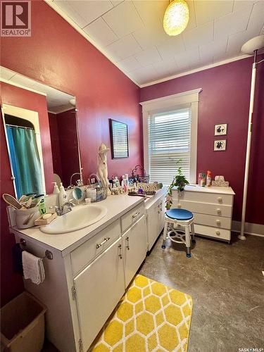 119 22Nd Street E, Prince Albert, SK - Indoor Photo Showing Bathroom