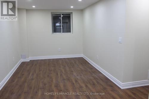 B - 323 Falling Green Crescent, Kitchener, ON - Indoor Photo Showing Other Room