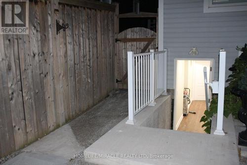 B - 323 Falling Green Crescent, Kitchener, ON - Outdoor With Exterior