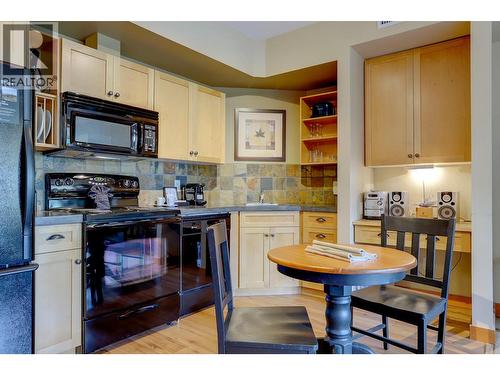 101 Village Centre Court Unit# 231, Vernon, BC - Indoor Photo Showing Kitchen