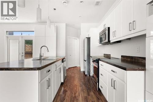 2875 Garnet Street, Regina, SK - Indoor Photo Showing Kitchen With Upgraded Kitchen