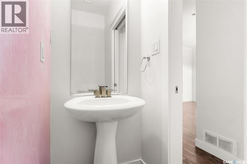 2875 Garnet Street, Regina, SK - Indoor Photo Showing Bathroom