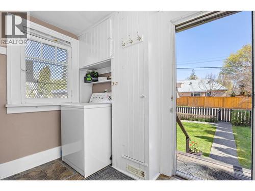 1830 Riverside Avenue, Kelowna, BC - Indoor Photo Showing Laundry Room