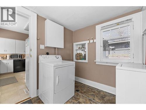 1830 Riverside Avenue, Kelowna, BC - Indoor Photo Showing Laundry Room