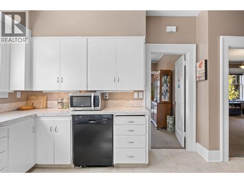 1830 Riverside Avenue, Kelowna, BC - Indoor Photo Showing Kitchen