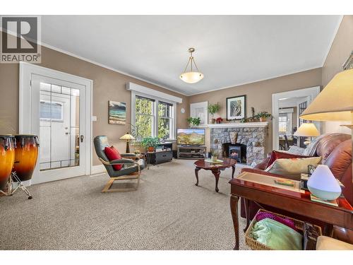1830 Riverside Avenue, Kelowna, BC - Indoor With Fireplace