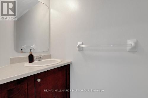 553 Burleigh Private, Ottawa, ON - Indoor Photo Showing Bathroom