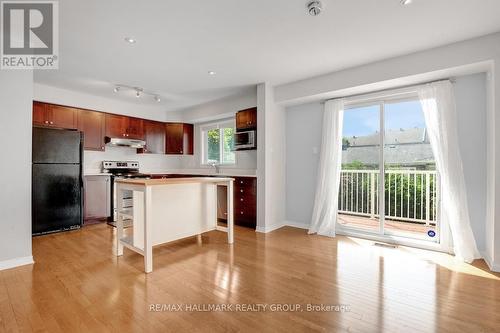 553 Burleigh Private, Ottawa, ON - Indoor Photo Showing Kitchen