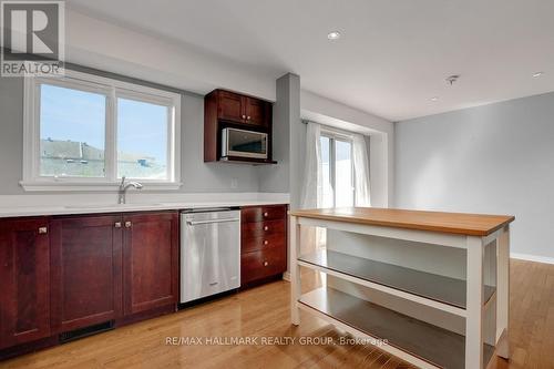 553 Burleigh Private, Ottawa, ON - Indoor Photo Showing Kitchen
