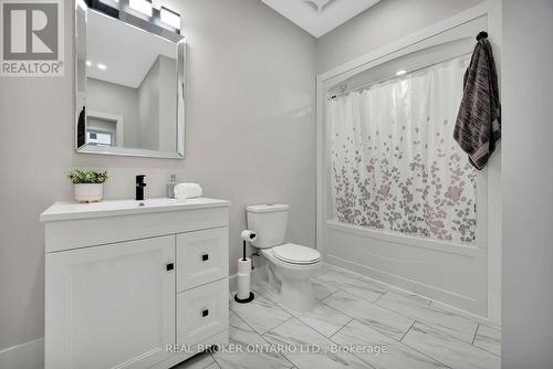 64 Queen Street W, Norfolk, ON - Indoor Photo Showing Bathroom