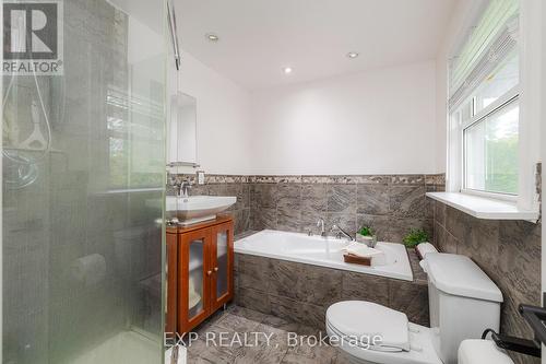951 Gorton Avenue, Burlington, ON - Indoor Photo Showing Bathroom