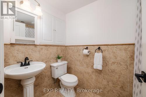 951 Gorton Avenue, Burlington, ON - Indoor Photo Showing Bathroom