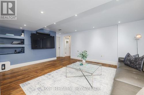 951 Gorton Avenue, Burlington, ON - Indoor Photo Showing Living Room