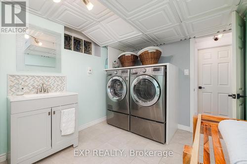 951 Gorton Avenue, Burlington, ON - Indoor Photo Showing Laundry Room