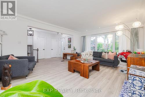 951 Gorton Avenue, Burlington, ON - Indoor Photo Showing Living Room
