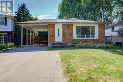 138 OSBORNE CRESCENT  Oakville, ON L6H 1G1