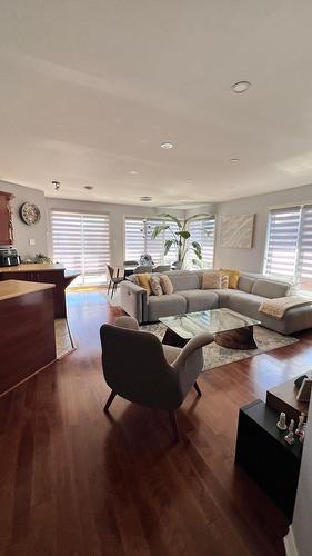 Overall view - 8-8750 Crois. Du Louvre, Brossard, QC - Indoor Photo Showing Living Room