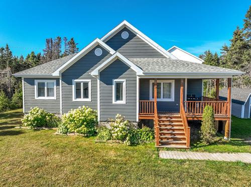 21 Allée du Versant  Les Îles-De-La-Madeleine, QC G4T 4A2