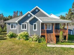 21 Allée du Versant  Les Îles-De-La-Madeleine, QC G4T 4A2