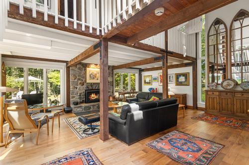 Salon - 20 Rue Grove, Lac-Brome, QC - Indoor With Fireplace