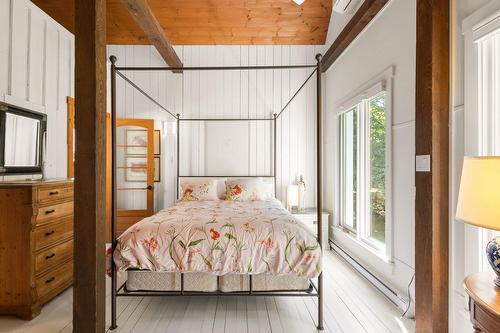 Chambre à coucher principale - 20 Rue Grove, Lac-Brome, QC - Indoor Photo Showing Other Room