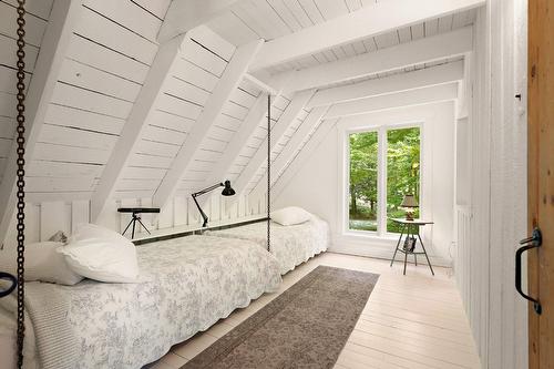 Chambre à coucher - 20 Rue Grove, Lac-Brome, QC - Indoor Photo Showing Other Room