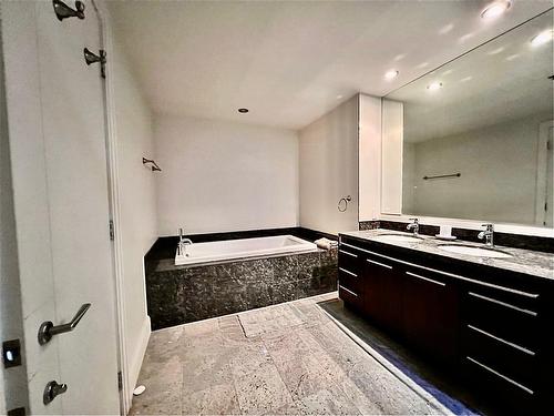 Ensuite bathroom - 1902-1100 Rue De La Montagne, Montréal (Ville-Marie), QC - Indoor