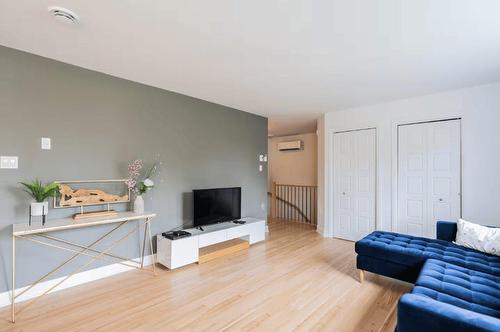 Living room - 4123 Grande Allée, Longueuil (Saint-Hubert), QC - Indoor