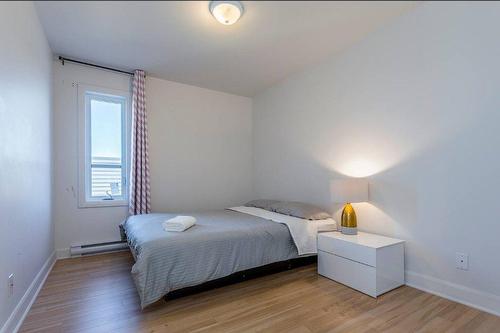 Chambre à coucher - 4119 Grande Allée, Longueuil (Saint-Hubert), QC - Indoor Photo Showing Bedroom