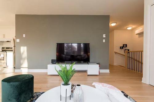 Salon - 4119 Grande Allée, Longueuil (Saint-Hubert), QC - Indoor Photo Showing Living Room