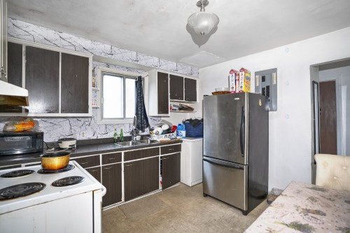 Cuisine - 7567 Boul. Pie-Ix, Montréal (Villeray/Saint-Michel/Parc-Extension), QC - Indoor Photo Showing Kitchen With Double Sink