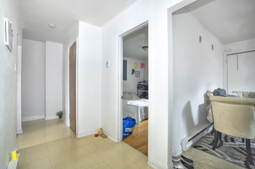 Hall d'entrée/Vestibule - 7567 Boul. Pie-Ix, Montréal (Villeray/Saint-Michel/Parc-Extension), QC - Indoor Photo Showing Other Room