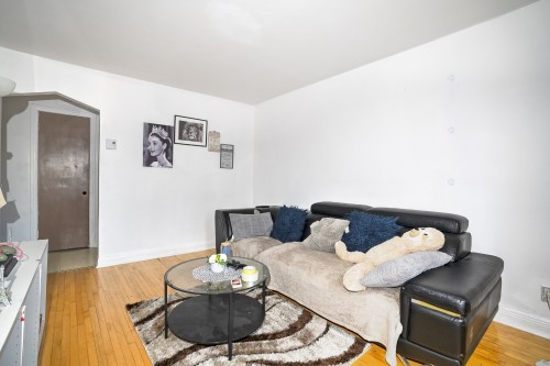 Salon - 7567 Boul. Pie-Ix, Montréal (Villeray/Saint-Michel/Parc-Extension), QC - Indoor Photo Showing Living Room