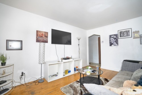 Salon - 7567 Boul. Pie-Ix, Montréal (Villeray/Saint-Michel/Parc-Extension), QC - Indoor