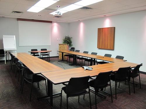 Salle de conférence - 02-4960 Rue Levy, Montréal (Saint-Laurent), QC 