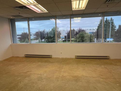 Salle de conférence - 5040 Rue Levy, Montréal (Saint-Laurent), QC 