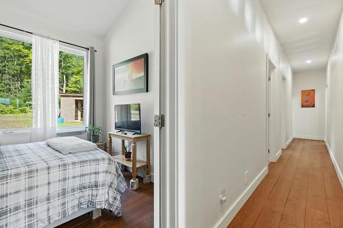 Corridor - 1696 Ch. Chapleau, Nominingue, QC - Indoor Photo Showing Bedroom