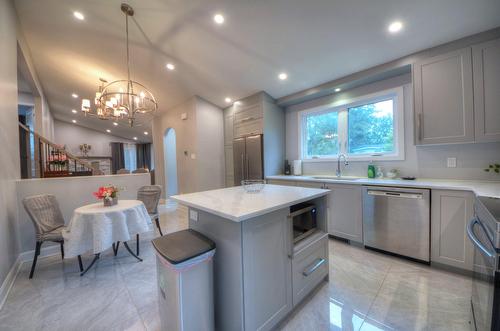 Cuisine - 6630 Rue Bruxelles, Brossard, QC - Indoor Photo Showing Kitchen With Upgraded Kitchen