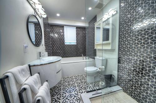 Salle de bains - 6630 Rue Bruxelles, Brossard, QC - Indoor Photo Showing Bathroom