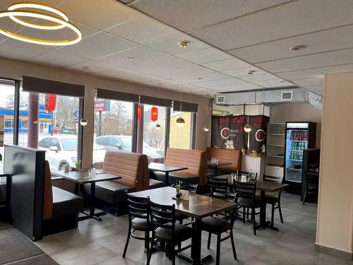 Salle à manger - 8630 Rue Sherbrooke E., Montréal (Mercier/Hochelaga-Maisonneuve), QC 