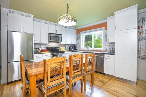 Cuisine - 1-3860 Rue St-Zotique E., Montréal (Rosemont/La Petite-Patrie), QC - Indoor Photo Showing Kitchen