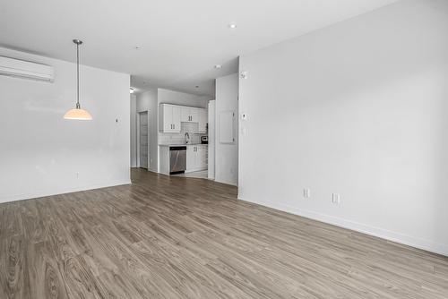 Living room - 202-9175 Rue Lennon, Brossard, QC - Indoor Photo Showing Other Room