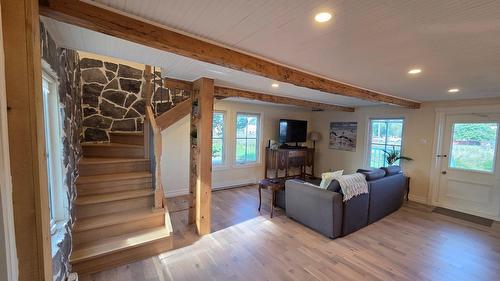 Living room - 570B Av. Dumais, Saint-Pascal, QC - Indoor