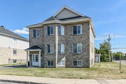 332 Boul. Monchamp  Saint-Constant, QC J5A 2T2