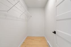 Walk-in closet - 