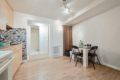 Dinette - 3557  - 3561 Rue Dandurand, Montréal (Rosemont/La Petite-Patrie), QC - Indoor