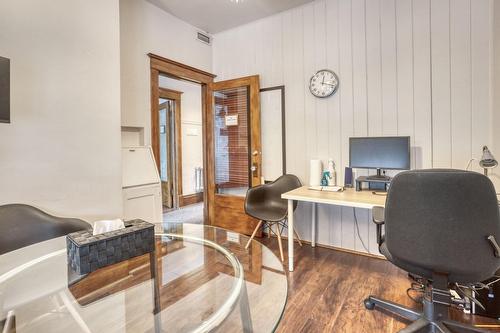 Office - 8329 Rue St-Denis, Montréal (Villeray/Saint-Michel/Parc-Extension), QC 
