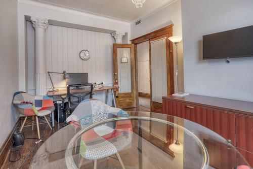 Office - 8329 Rue St-Denis, Montréal (Villeray/Saint-Michel/Parc-Extension), QC 