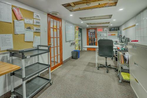 Office - 8329 Rue St-Denis, Montréal (Villeray/Saint-Michel/Parc-Extension), QC 